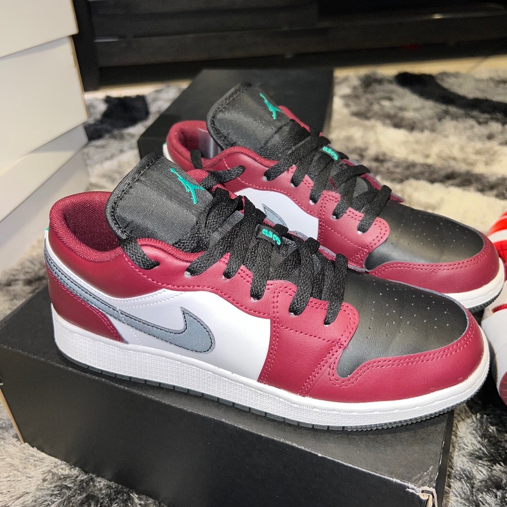 Air Jordan 1 Low SE GS 'Dark Beetroot'